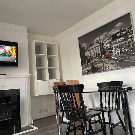 Bright And Spacious 2 Bedroom Apartment Sutton  Exterior foto