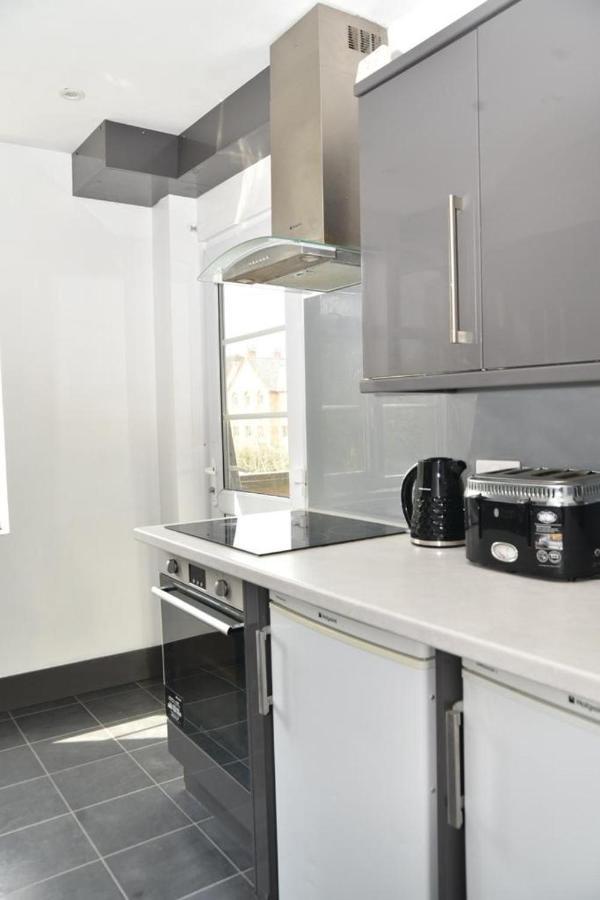 Bright And Spacious 2 Bedroom Apartment Sutton  Exterior foto