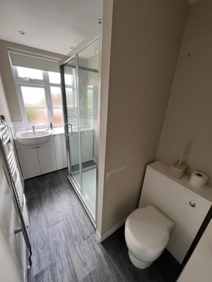 Bright And Spacious 2 Bedroom Apartment Sutton  Exterior foto
